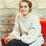 Professeur de Pilates vous aide à vous renforcer avec le sourire !